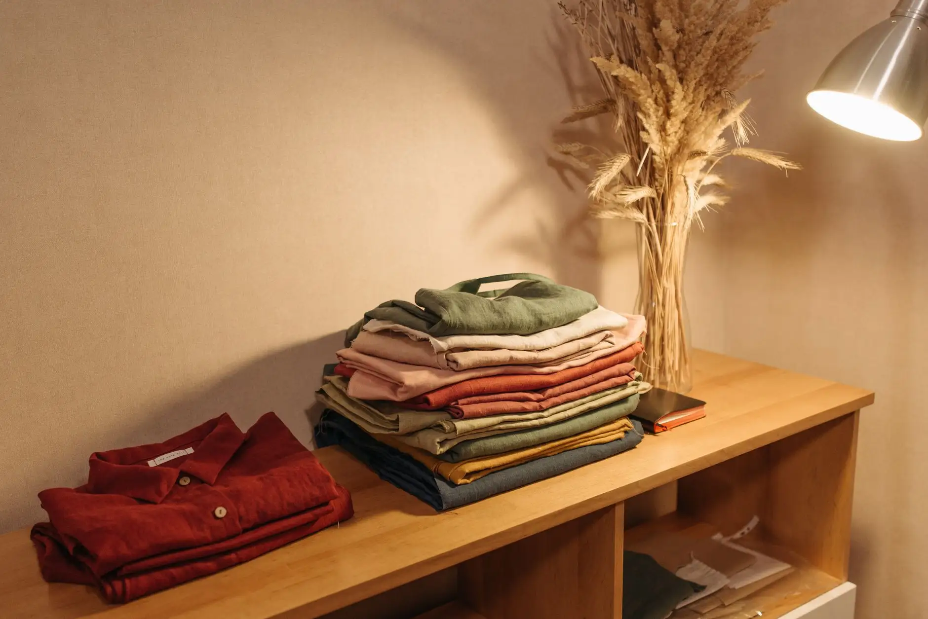 服装折扣店货源采购指南:高性价比品牌尾货挑选要点正文配图 1